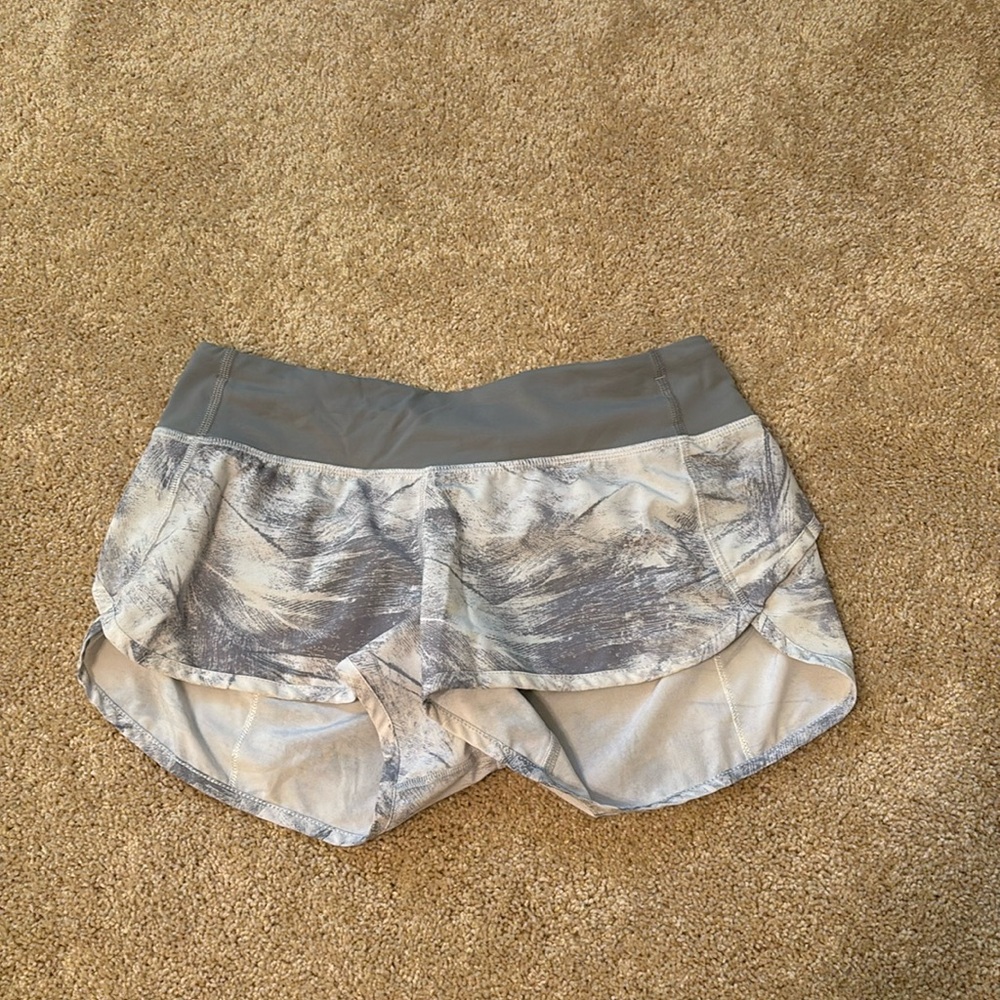 Lululemon speed-up low rise shorts, grey and white pattern, size 4